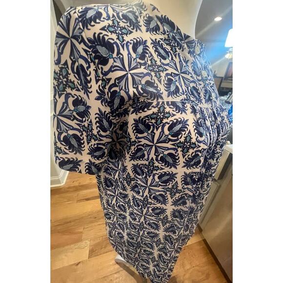 ANN TAYLOR LOFT SHORT SLEEVE LIGHTWEIGHT BLUE AND WHITE TOP WOMENS SIZE SMALL - Picture 4 of 9